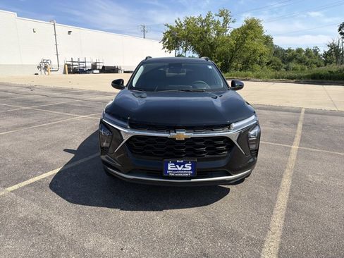 New 2026 Chevrolet Trax LT w/ LT Convenience Package FWD image 2