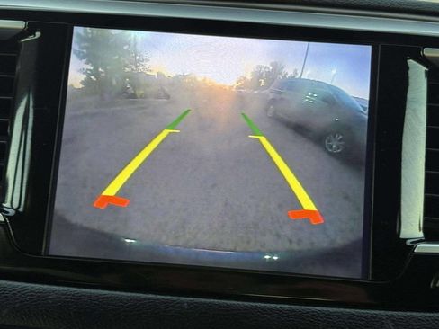 Used 2018 Chrysler Pacifica Touring-L image 29