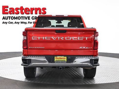 Used 2022 Chevrolet Silverado 1500 LT AWD/4WD image 6