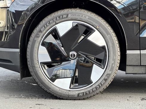 New 2026 Volvo EX30 Plus w/ Climate Package RWD image 24
