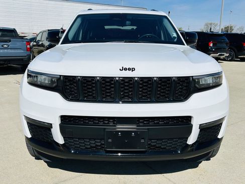 Used 2023 Jeep Grand Cherokee L Limited w/ Black Appearance Package image 39