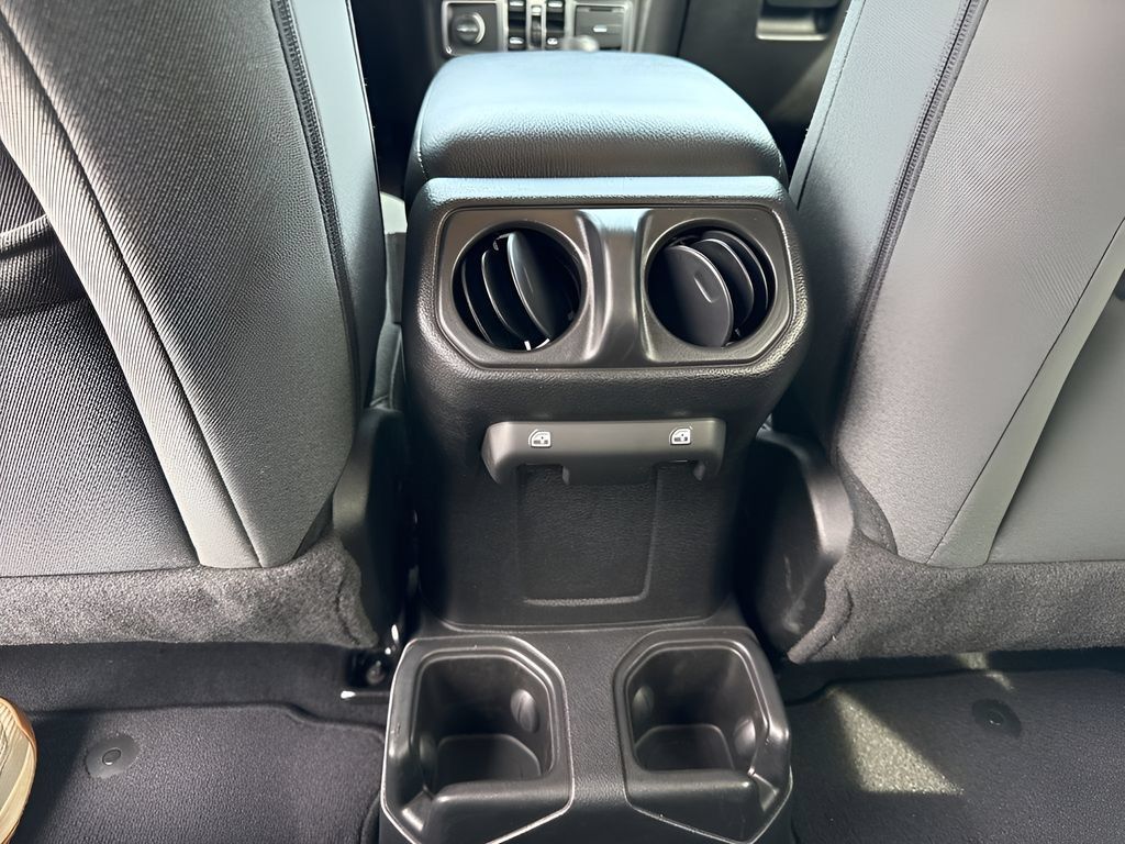 Used 2025 Jeep Wrangler Unlimited Sport AWD/4WD image 12