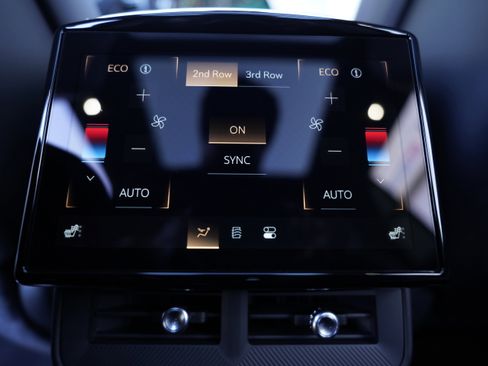 Used 2026 Cadillac Vistiq Sport image 18