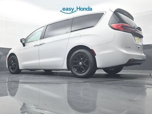 Used 2025 Chrysler Pacifica Select FWD image 31