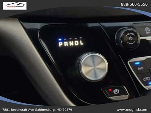 Used 2017 Chrysler Pacifica Touring-L FWD image 41