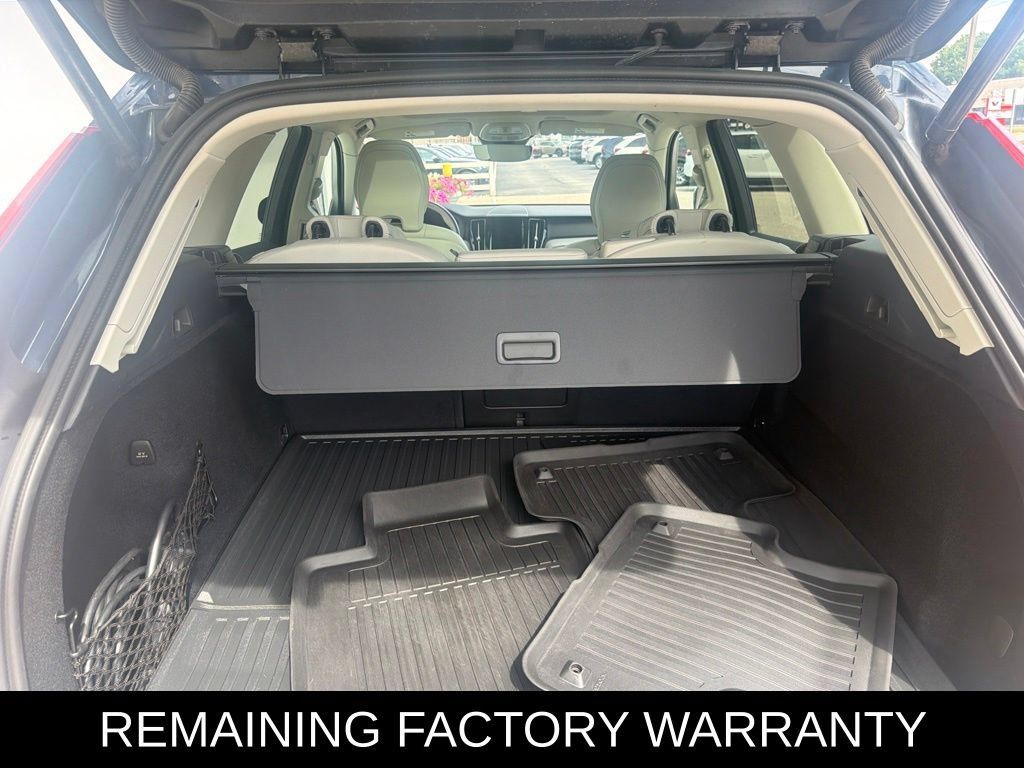 Used 2024 Volvo XC60 T8 Plus w/ Protection Package Premier AWD/4WD image 9
