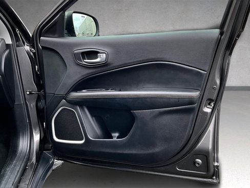 Used 2018 Jeep Compass Limited w/ Navigation Group image 27