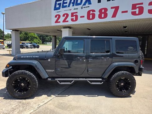 Used 2017 Jeep Wrangler Unlimited Rubicon w/ Connectivity Group AWD/4WD image 2