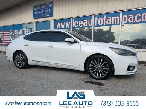 Used 2017 Kia Cadenza Premium w/ Luxury Package FWD image 1