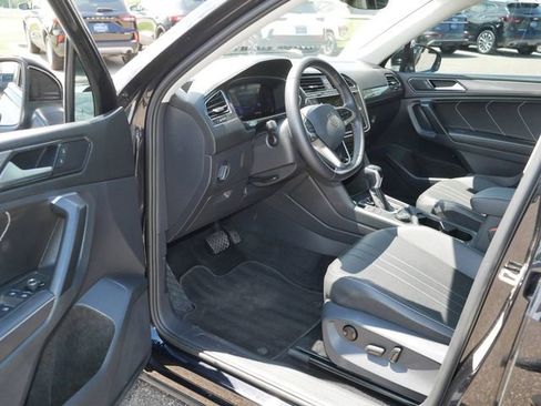 Certified 2023 Volkswagen Tiguan SE w/ Panoramic Sunroof Package AWD/4WD image 12