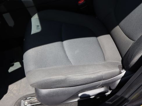 Used 2022 Toyota RAV4 LE FWD image 17