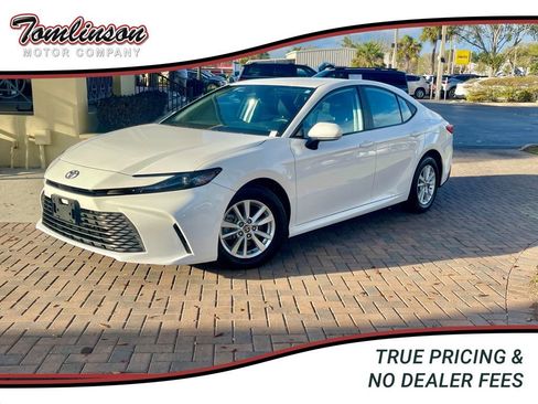 Used 2025 Toyota Camry LE image 1