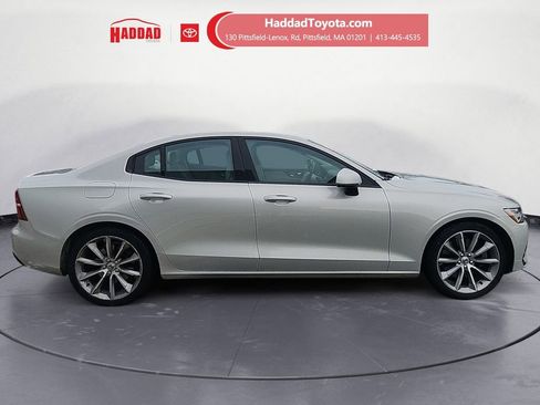 Used 2021 Volvo S60 T6 Momentum image 6