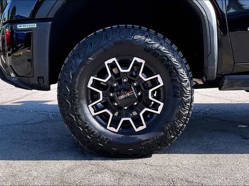 Used 2025 GMC Sierra 2500 AT4X AWD/4WD image 33