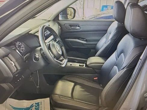 Used 2025 Nissan Pathfinder SL w/ SL Premium Package AWD/4WD image 6