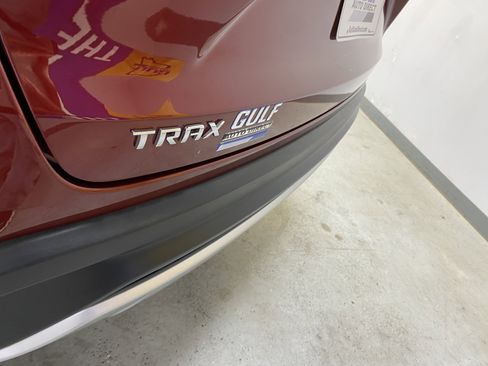 Used 2025 Chevrolet Trax LT w/ LT Convenience Package image 16