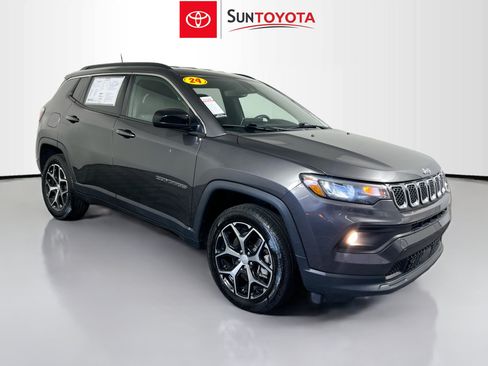 Used 2024 Jeep Compass Latitude AWD/4WD image 1