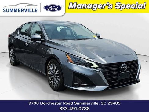 Used 2023 Nissan Altima 2.5 SV FWD image 1