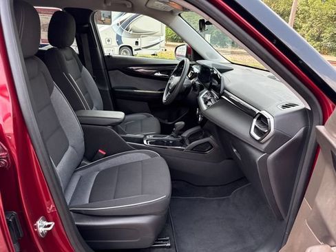 Used 2025 Chevrolet TrailBlazer LT AWD/4WD image 28