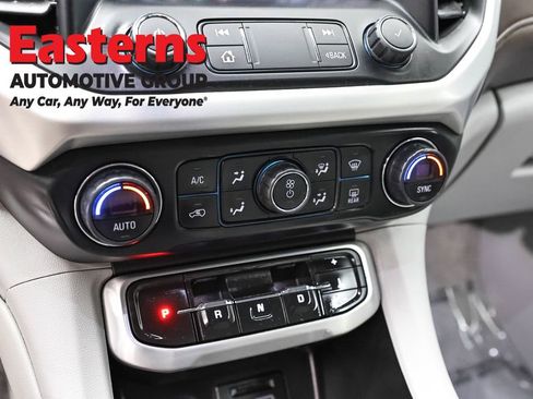 Used 2021 GMC Acadia SLT w/ Preferred Package image 13