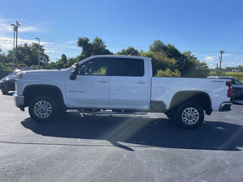 Used 2020 Chevrolet Silverado 2500 LT w/ Convenience Package AWD/4WD image 4