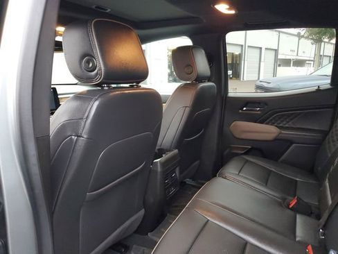 Used 2024 GMC Canyon Denali image 9