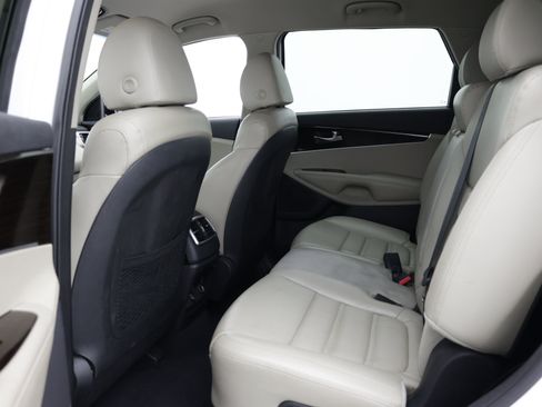 Used 2019 Kia Sorento EX FWD image 27