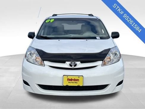 Used 2009 Toyota Sienna CE image 2