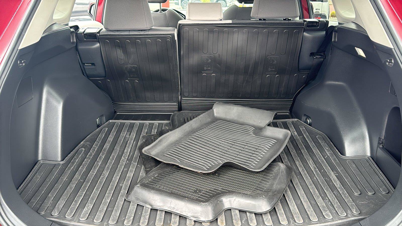Used 2025 Toyota RAV4 XLE w/ Convenience Package FWD image 33