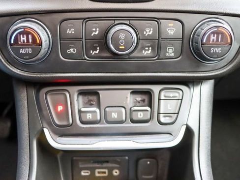 Used 2018 GMC Terrain SLT w/ Preferred Package image 40