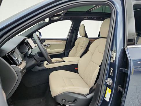 New 2026 Volvo XC90 T8 Plus w/ Protection Package Premier AWD/4WD image 17