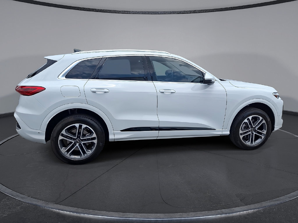 Used 2025 Audi Q5 Premium AWD/4WD image 32