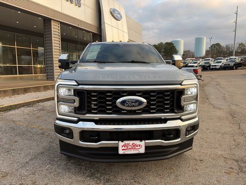 Used 2025 Ford F350 Lariat w/ Chrome Package image 2