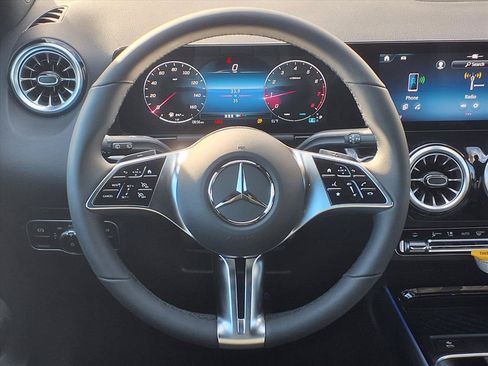 Used 2025 Mercedes-Benz GLA 250 4MATIC image 23