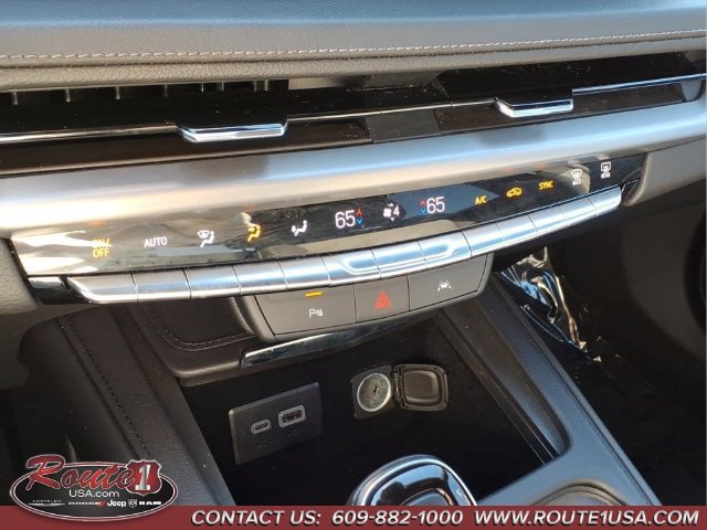 Used 2025 Cadillac XT4 Premium Luxury AWD/4WD image 18
