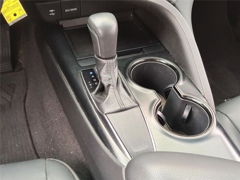 Used 2019 Toyota Camry SE image 18