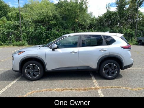 Used 2024 Nissan Rogue SV AWD/4WD image 7