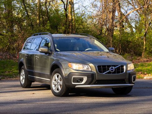 Used 2010 Volvo XC70 3.2 AWD/4WD image 1
