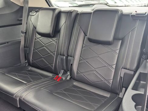 Used 2024 Volkswagen Atlas SE AWD/4WD image 17