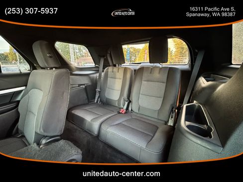 Used 2017 Ford Explorer XLT image 11