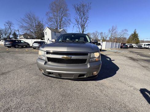 Used 2007 Chevrolet Suburban LT w/ LT Preferred Equipment Group image 3