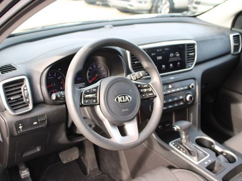 Used 2020 Kia Sportage LX image 11