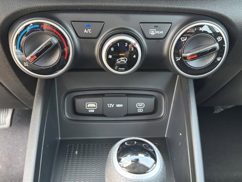 New 2026 Hyundai Venue SE FWD image 18