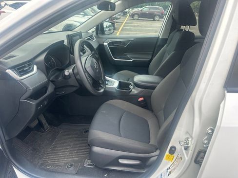 Used 2022 Toyota RAV4 LE AWD/4WD image 12