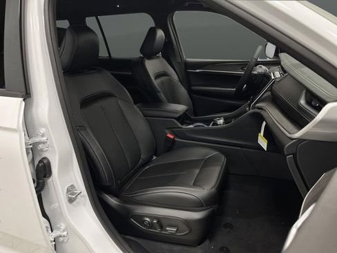 New 2025 Jeep Grand Cherokee Limited w/ Trailer Tow Package image 30