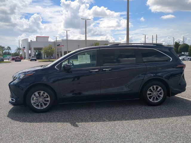Certified 2024 Toyota Sienna XLE FWD image 7