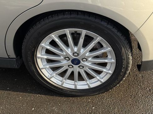 Used 2015 Ford C-MAX SE image 2