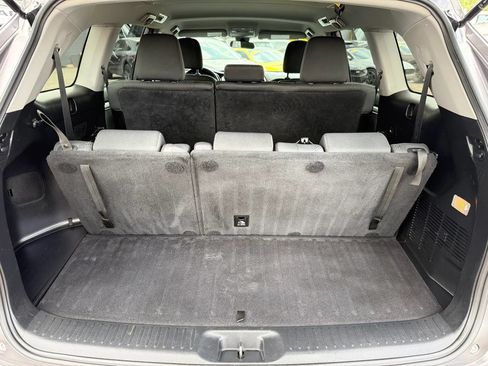Used 2019 Toyota Highlander LE AWD/4WD image 24
