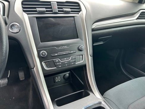 Used 2019 Ford Fusion SE FWD image 26