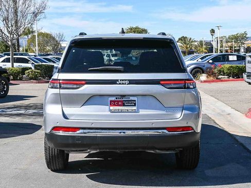 New 2025 Jeep Grand Cherokee Laredo image 5
